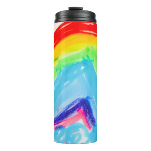 Whimisistischer Regenbogen Kinder, die eine Wasser Thermosbecher