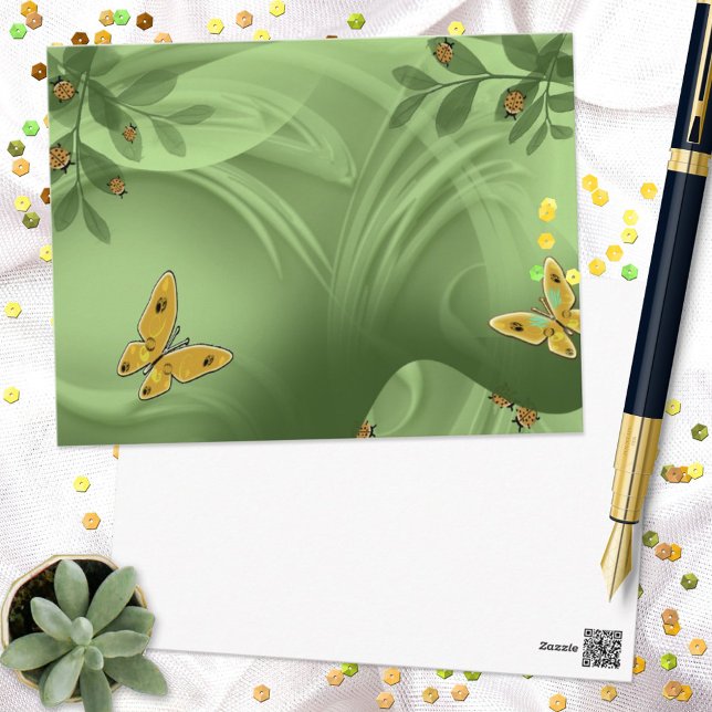 Whimsical Art Lady schlägt Schmetterlinge im Grüne Postkarte (Von Creator hochgeladen)