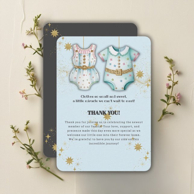 Whimsical Baby Clothes Gender Neutral Baby Dusche Dankeskarte (Von Creator hochgeladen)