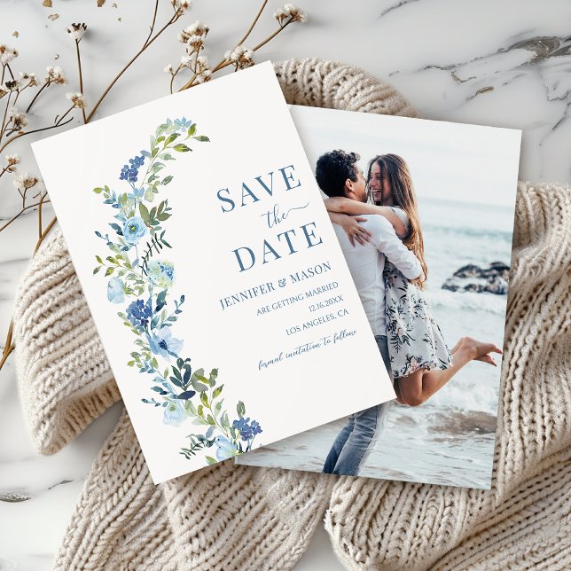 Whimsical Blue Floral Wreath Save the Date Foto Einladung (Von Creator hochgeladen)