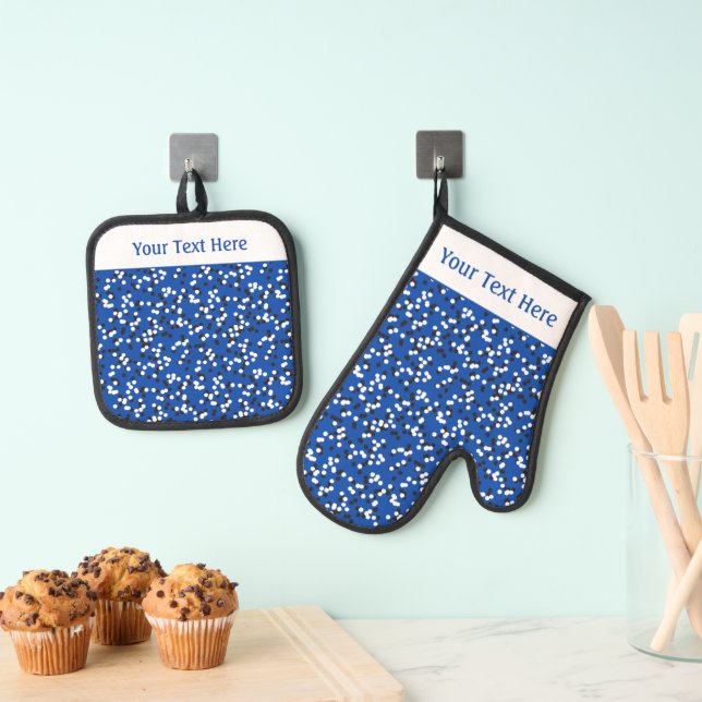 Whimsical Blue Polka Dot Doodles Pattern Ofenhandschuh & Topflappen-Set (Insitu (Hängend))