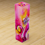 WHIMSICAL BLUME Pink Fuchsia Yellow Glitzern Wein-Geschenkverpackung<br><div class="desc">Lebhaftes,  elegantes und künstlerisches Design. Ein bunter funkelnder Schmetterling mit einer magischen Blume ,  Blüten und Blüten im Frühling ,  Aquarellmalerei mit Gold und Silberfolie .</div>