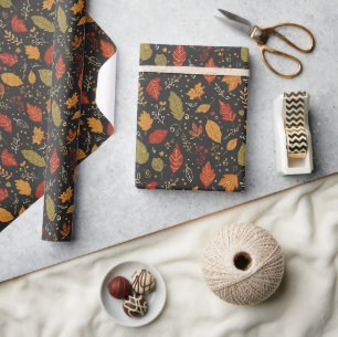 Whimsical Boho Herbstblätter auf Schwarz Geschenkpapier