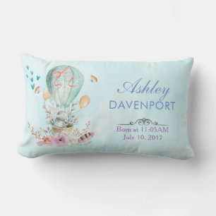 Whimsical Bunny Riding in einem Hot Air Balloon Ba Lendenkissen