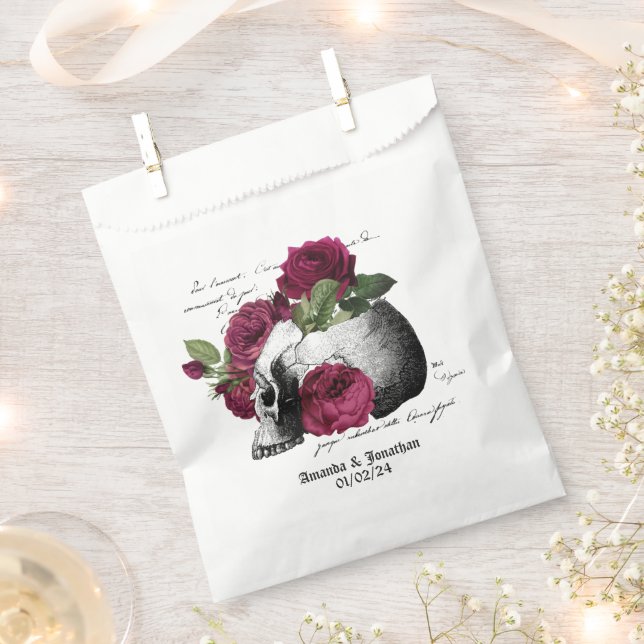 Whimsical Burgundy Bloral Skull Gothic Wedding Geschenktütchen (Ausgeschnitten)