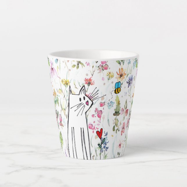 Whimsical Cat and Bee Latte Tasse (Vorderseite)