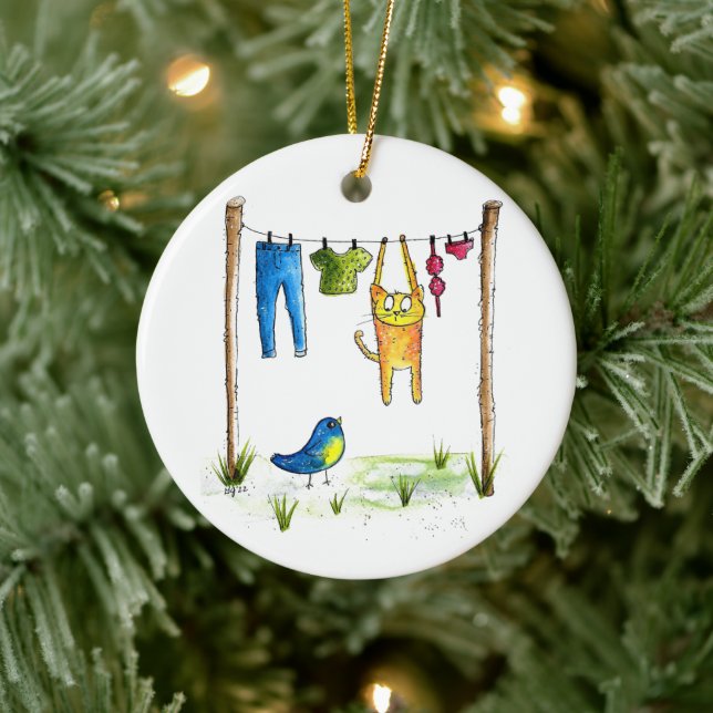 Whimsical Cat auf einer Wäscheleine Keramik Ornament (Baum)