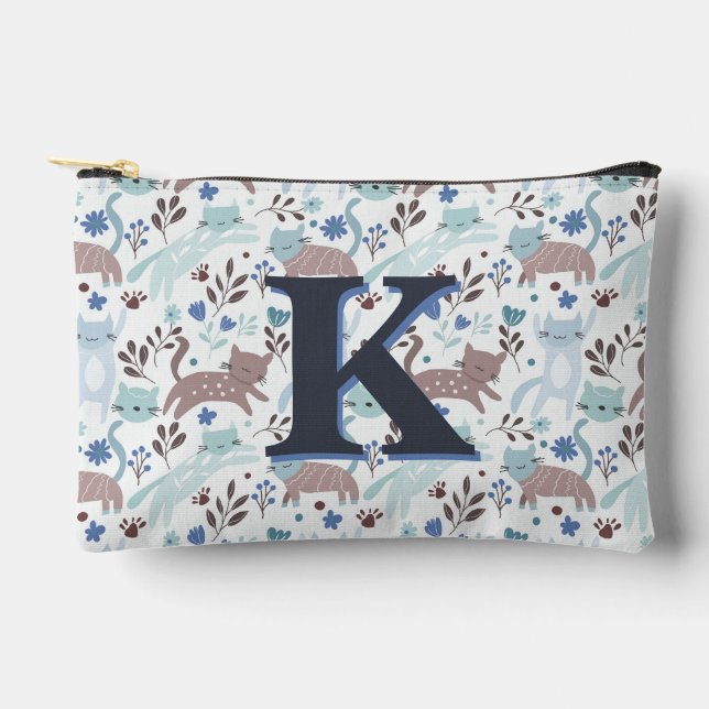 Whimsical Cat Pattern, Blaugraues Monogramm Zubehörtasche (Vorderseite)