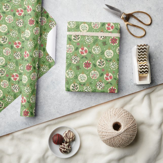 Whimsical Christmas Ornament Wrapping Paper Roll   Geschenkpapier (Kunsthandwerk)