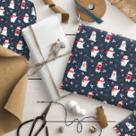 Whimsical Christmas Polar Bears ID850 Geschenkpapier<br><div class="desc">Bezaubernde Eisbären,  die alle für den Winter in Weihnachtsmannmützen,  Schaukeln und Schals in Rot und Weiß gekleidet sind,  in der Hintergrundfarbe Ihrer Wahl. Weitere Informationen zur Produktkoordination finden Sie in diesem Set unter ID851.</div>