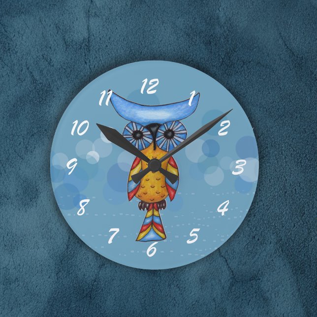 Whimsical Colorful Fantasy Owl Runde Wanduhr (Fantasy colourful owl blue eyes on round wall clock.)