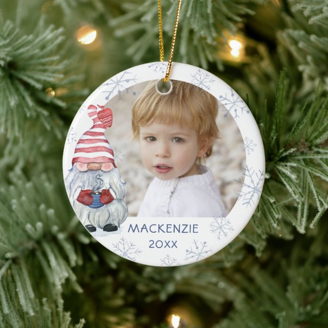 Whimsical Cute Gnome Snowflake Photo Name Year Keramik Ornament (Baum)