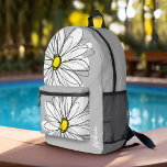 Whimsical Daisy - gray - trendy script name Bedruckter Rucksack<br><div class="desc">Ein Zen und skurrile zeichn von einem Dissy. Die modernen Linien sind handgezeichnet und mit weißen Blütenblättern und einem gelben Zentrum für die Blume versehen. Der Hintergrund ist weich, pastellgrau - und der Name ist ein trendiges Skript in Weiß. Sie können einen Namen, ein Monogramm oder einen anderen benutzerdefinierten Text...</div>