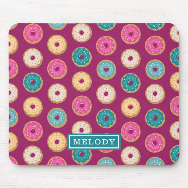 Whimsical Doughnut Pattern auf Lila Mousepad (Vorne)