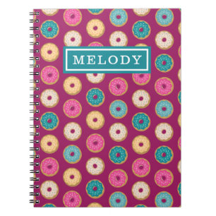 Whimsical Doughnut Pattern auf Lila Notizblock