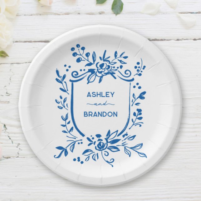 Whimsical French Blue Botanical Crest Wedding Pappteller (Von Creator hochgeladen)