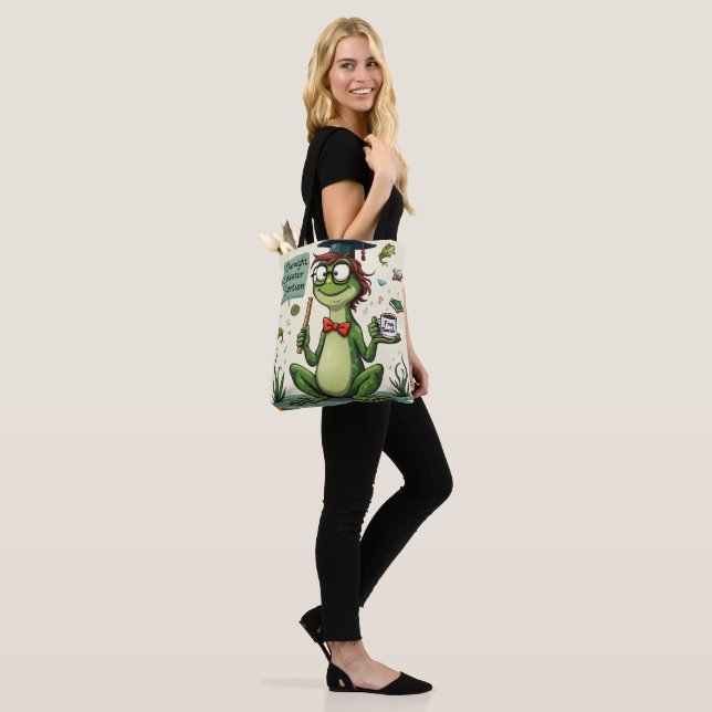 Whimsical Frog Teacher Wird Overnight Educator Tasche (Am Model)