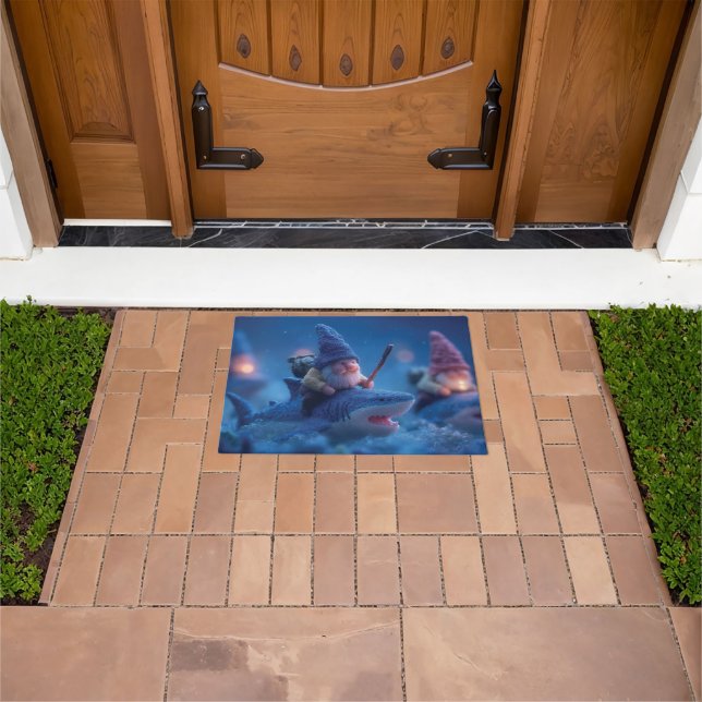 Whimsical Gnomes Riding on Haie Fußmatte (Außenbereich)