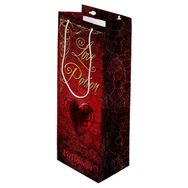 Whimsical Goth Liebe Pop Geschenktüte Für Weinflaschen (Vorderseite Schrägansicht)