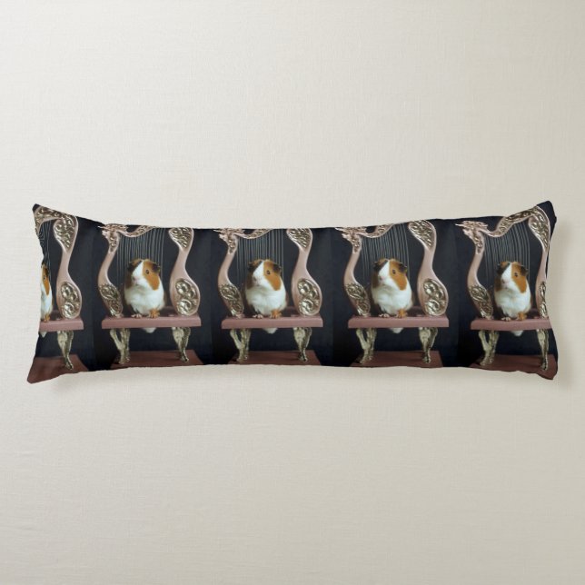 Whimsical Guinea Pig Harp Body Pillow Seitenschläferkissen (Vorderseite)