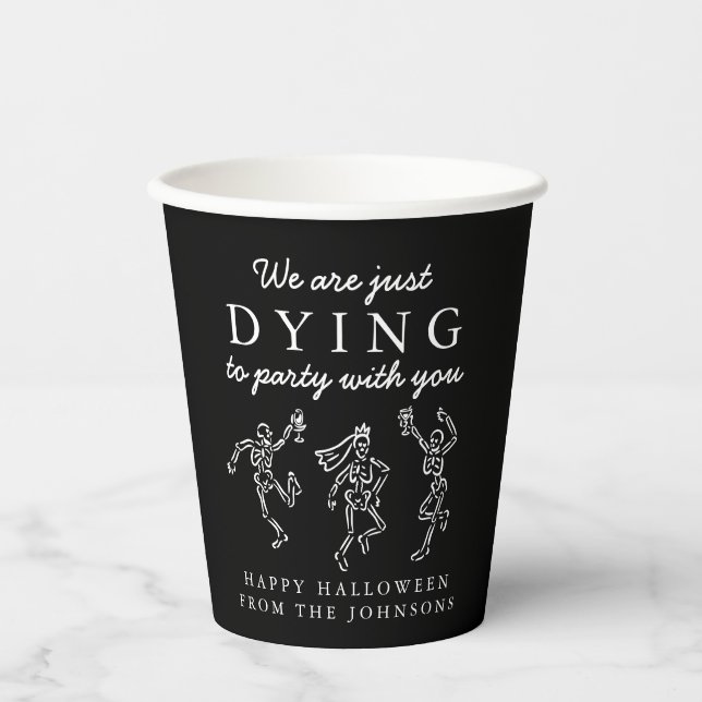 Whimsical Hand Drawn Skeletons Halloween Party Pappbecher (Vorderseite)