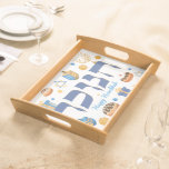 Whimsical Hebrew Hanukkah Tray Menorah & Donuts Serviertablett<br><div class="desc">Mit diesem kühnen Design sollte jemand seinen Urlaub machen. Dieses Hanukkah Tablett wird den Empfänger deLIGHT. Es ist der perfekte Weg, um ein festliches Hanukkah/Chanukah Party Tisch Set. Ein großartiger Ort für die Donuts! Whimsikale bunte Chanukah-Elemente - darunter Jelly Donuts, Dreidels, Wrapped Gifts, Gold Coins und Stars von David -...</div>