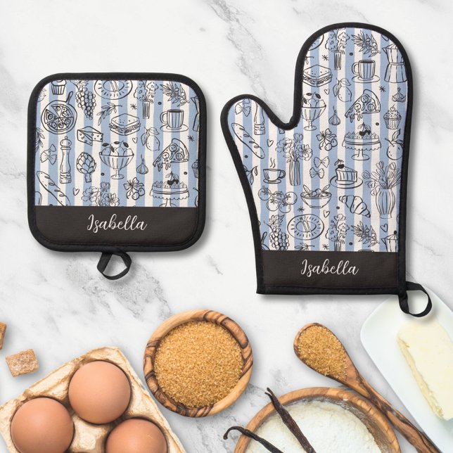 Whimsical Italian Food Illustration Blue Stripes Ofenhandschuh & Topflappen-Set (In situ)