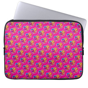 Whimsical Kawaii Cat Knitting Szene mit Oversified Laptopschutzhülle