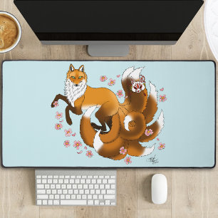 Whimsical Kitsune Fuchs Blaue Kirschblüten Fantasy Schreibtischunterlage