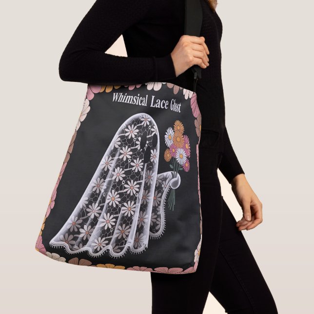 Whimsical Lace Ghost Illustration mit floral Tragetaschen Mit Langen Trägern (Von Nahem)