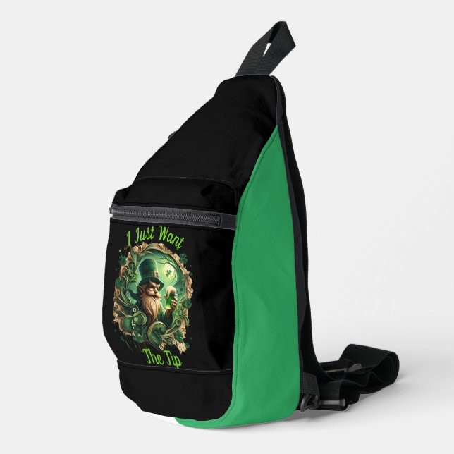 Whimsical Leprechaun Savoring a Pint Crossbody Bag (Rechte Ecke)