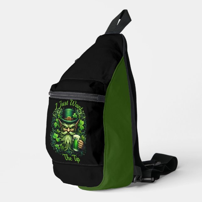 Whimsical Leprechaun trinkt ein Frothbier Crossbody Bag (Rechte Ecke)
