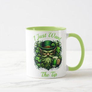 Whimsical Leprechaun trinkt ein Frothbier Tasse
