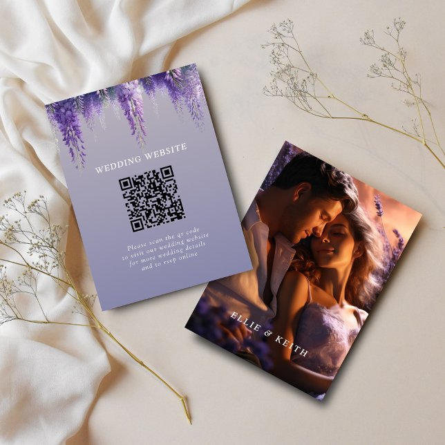 Whimsical Lila Floral QR Code Foto Hochzeit Begleitkarte (Von Creator hochgeladen)