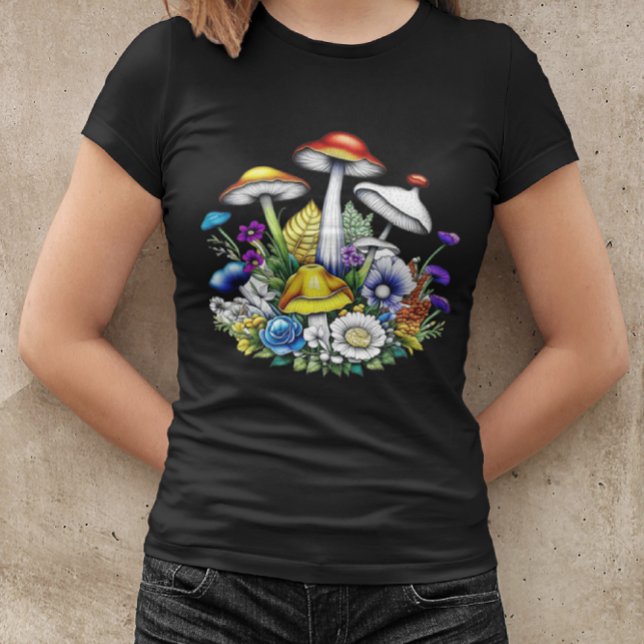 Whimsical Magic Mushrooms und Blume T-Shirt (Von Creator hochgeladen)