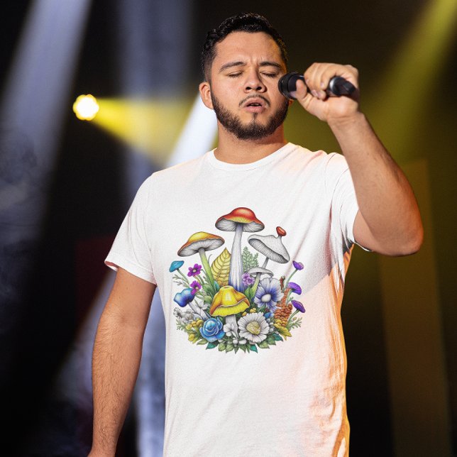 Whimsical Magic Mushrooms und Blume T-Shirt (Von Creator hochgeladen)