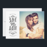 Whimsical Mod Foto Save the Date | Schwarz<br><div class="desc">Mit dieser Save the Date mit fett formatierten Foto-Karte können Sie Ihr Datum stilvoll verkünden. Die Rückseite weist ein Streifen und ein zusätzliches Foto und Text auf.</div>