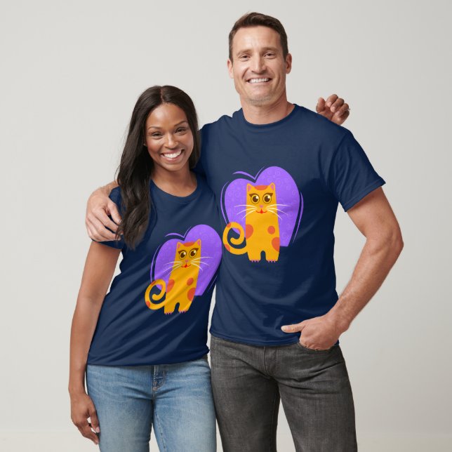 Whimsical Orange Cat mit Lila Herz-Wirbel T-Shirt (Unisex)