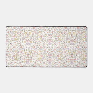 Whimsical Pastel Garden: Ein Muster für Blumen Schreibtischunterlage