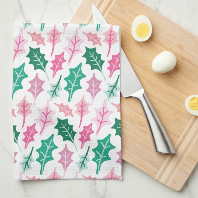 Whimsical Pink and Green Christmas Holly Leaves Geschirrtuch (Viertel Falte)