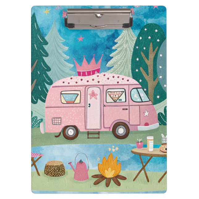 Whimsical Pink Camper Van Camping Scene Klemmbrett (Vorderseite)