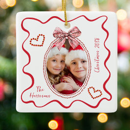 Whimsical Red Wavy Frame Bow Foto Weihnachten Keramikornament