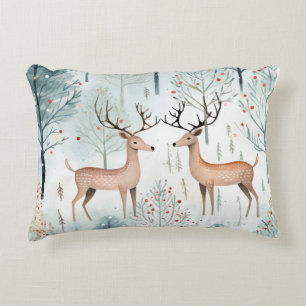 Whimsical Rentier in der WaldIllustration Dekokissen