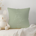 Whimsical Sage Green Baby Dusche Kissen<br><div class="desc">Das neue Baby-Duschkissen in der grünen Salbei-Dusche, perfekt für Ihre einfache moderne Boho-Feier zu jeder Jahreszeit! Dieses Kissen hat ein boho-chic, geschlechtsneutrales Ambiente mit eleganter Kalligraphie und einem delikaten minimalistischen Design, das es ideal für Mädchen und Jungen macht. Außerdem ist es bearbeitbar, sodass Sie Ihre eigene klassische, skurrile Touch hinzufügen...</div>