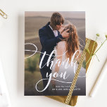 Whimsical Script Full Foto Wedding Vielen Dank Postkarte<br><div class="desc">Dieses stilvolle Dankeschön an die Postkarte hebt Ihr Foto hervor,  indem es es mit einer skurrilen und romantischen modernen Kalligraphie-Schrift verbindet. Fügen Sie einfach Ihre Fotos und die Details Ihres großen Tages mit der Vorlage zur Verfügung. Besuchen Sie unseren Shop,  um weitere Designs wie diese zu sehen</div>
