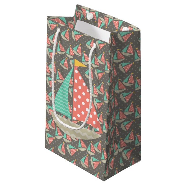 Whimsical Segelboote Kleine Geschenktüte (Vorderseite Schrägansicht)