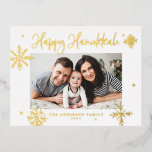 Whimsical Snowflakes Happy Hanukkah Foto Folien Feiertagspostkarte<br><div class="desc">Happy Hanukka! Senden Sie herzliche Wünsche an Familie und Freund mit dieser goldenen Folie Hanukkah Postcard. Es zeigt skurrile Schneeflocken und moderne Kalligraphie. Personalisieren Sie dieses Foto Hanukkah Postcard durch Hinzufügen Ihrer eigenen Daten. Diese Schneeflocken Hanukkah Foto Postkarte ist in anderen Farben und Cardstock erhältlich.</div>