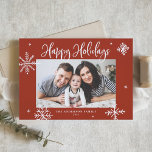 Whimsical Snowflakes Rotes Happy Holidays Foto Feiertagskarte<br><div class="desc">Gute Ferien! Mit dieser skurrilen Urlaubskarte senden Sie Familie und Freunden herzliche Wünsche. Es zeichnet sich durch skurrile Schneeflocken und moderne Kalligraphie aus. Personalisieren Sie diese Foto-Urlaubskarte,  indem Sie Ihre Daten hinzufügen. Diese Fotokarte für den Schneeflockenurlaub ist in anderen Farben und mit einem Karton erhältlich.</div>