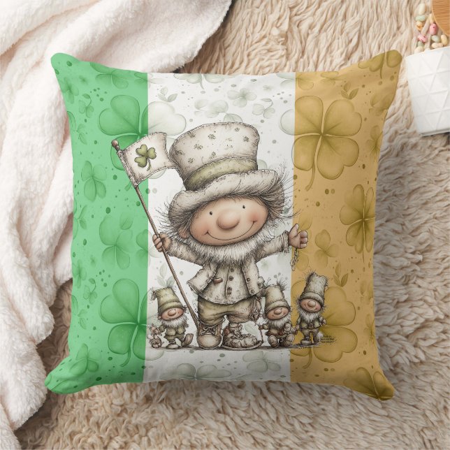 Whimsical St. Patrick’s Day Characters  Kissen (Decke)