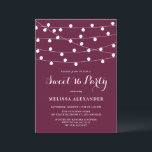 Whimsical String Lights Lila Sweet 16 Party Einladung<br><div class="desc">Weiße und elegante 16 . Geburtstag Party Einladung mit weißem Hängeleuchten. Diese Einladung ist ideal für Party im Freien. Weitere Veranstaltungen und andere Hintergründe stehen zur Verfügung.</div>